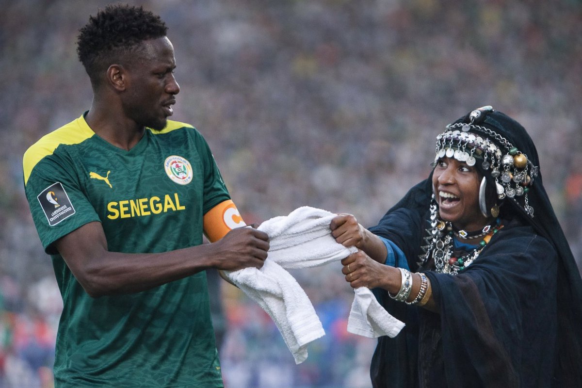 K24sj2q's tweet photo. @Didier1234kamo ne t’en déplaise tu n’est pas champion d’afrique, mais un champion dans le vol de serviettes https://t.co/OU1vW5DEQS