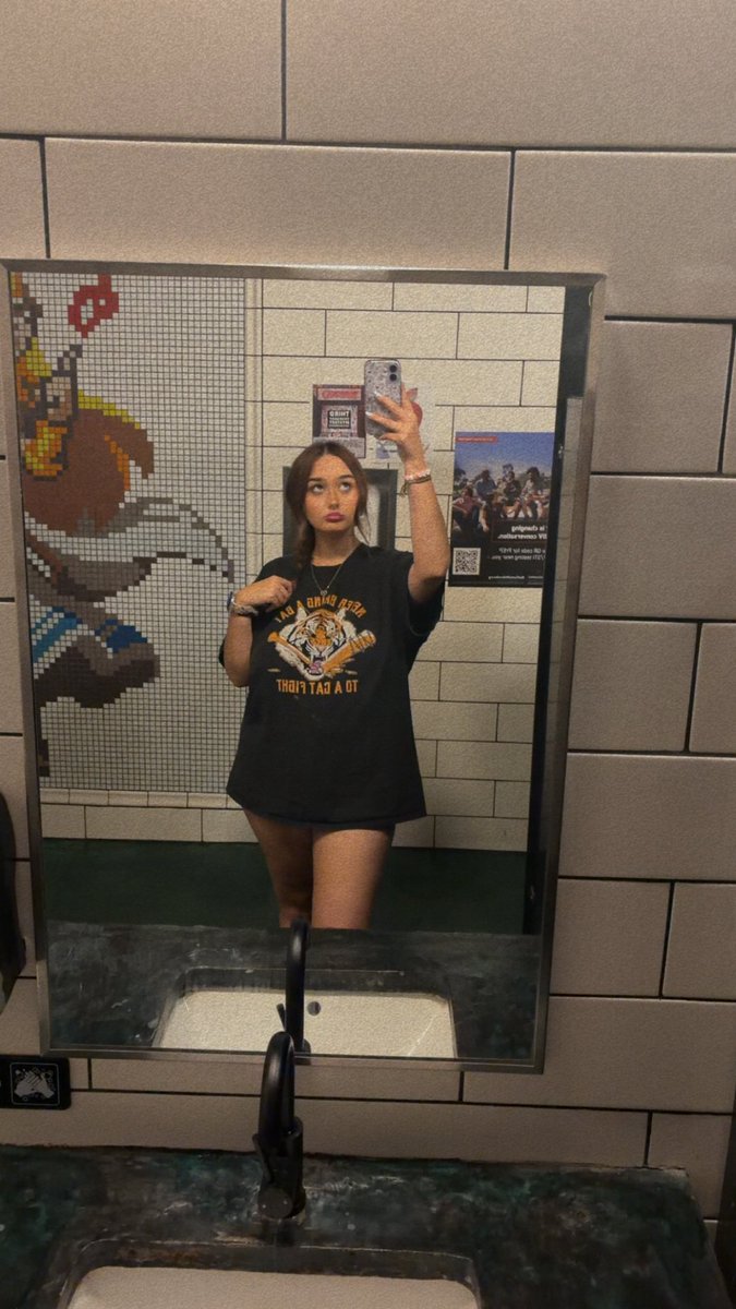 Elisabethrose01's tweet photo. Send me money you losers link is in bio🥴#findome #loser #sub #cashpig https://t.co/wzfnUL2pcP