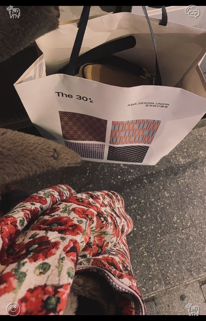 Danielbarbg's tweet photo. 🦉Stroll along the embankment, board the ship, and take in the view. By the time I reach the pool, Sarah’s already in the water, doing her laps. She spots me and gives a wave; I return the gesture. I make my way to the locker room, change into my brand-new swimsuit, and fix my https://t.co/L1n0OzY7zg