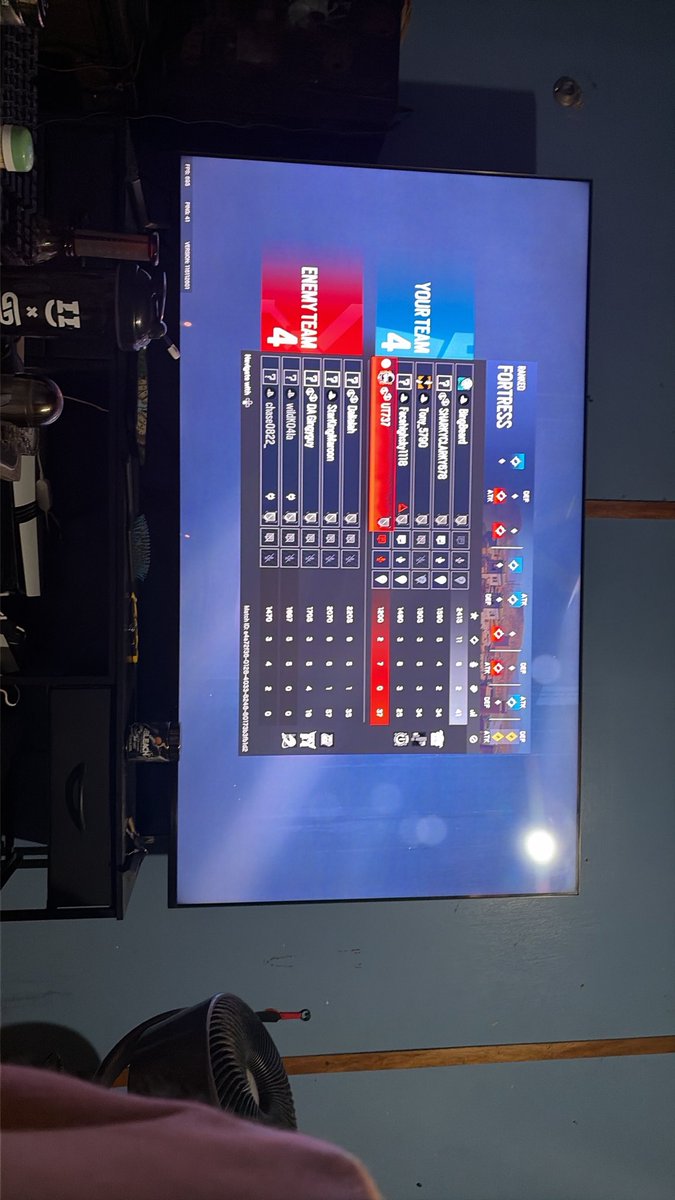 REALYOLOSCARCE's tweet photo. @Rainbow6Game Yoo Rainbow Maintenance, there’s a glitch where you are stuck loading into a round. I’m currently on the final round in Ranked and we been loading for the final round for 30 mins now please help because I don’t want to be punished for leaving lobby https://t.co/peE0IjdAx9