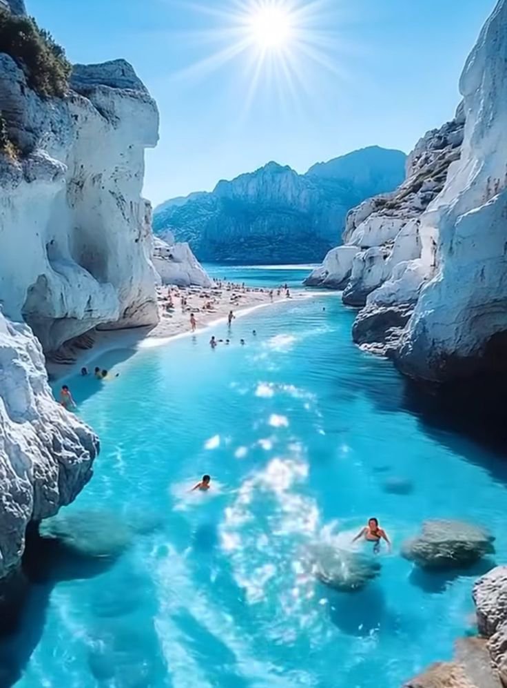 _travel__vibes's tweet photo. Sarakiniko Beach in Greece 🇬🇷 https://t.co/BObEky7oAx