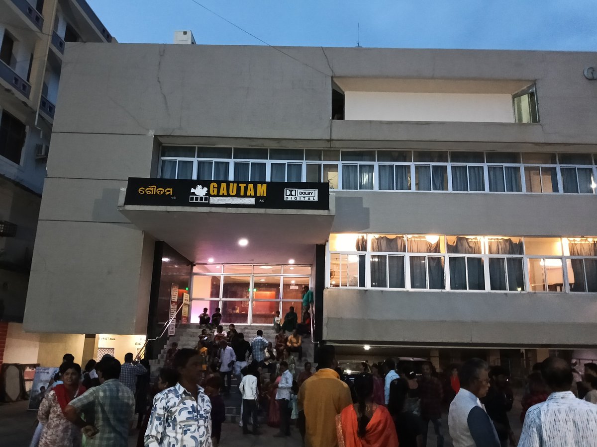 Manas_tinnu's tweet photo. Dear #raviteja Sir, this is not Andhra or any other South region. This place is Berhampur, Odisha. You have massive fan following in Odisha also. Please visit once to Odisha. This is my 4th time of #irumudi . Love you Sir, Swami Saranam, Jai Jagannath 🙏 https://t.co/5VHmTglavK