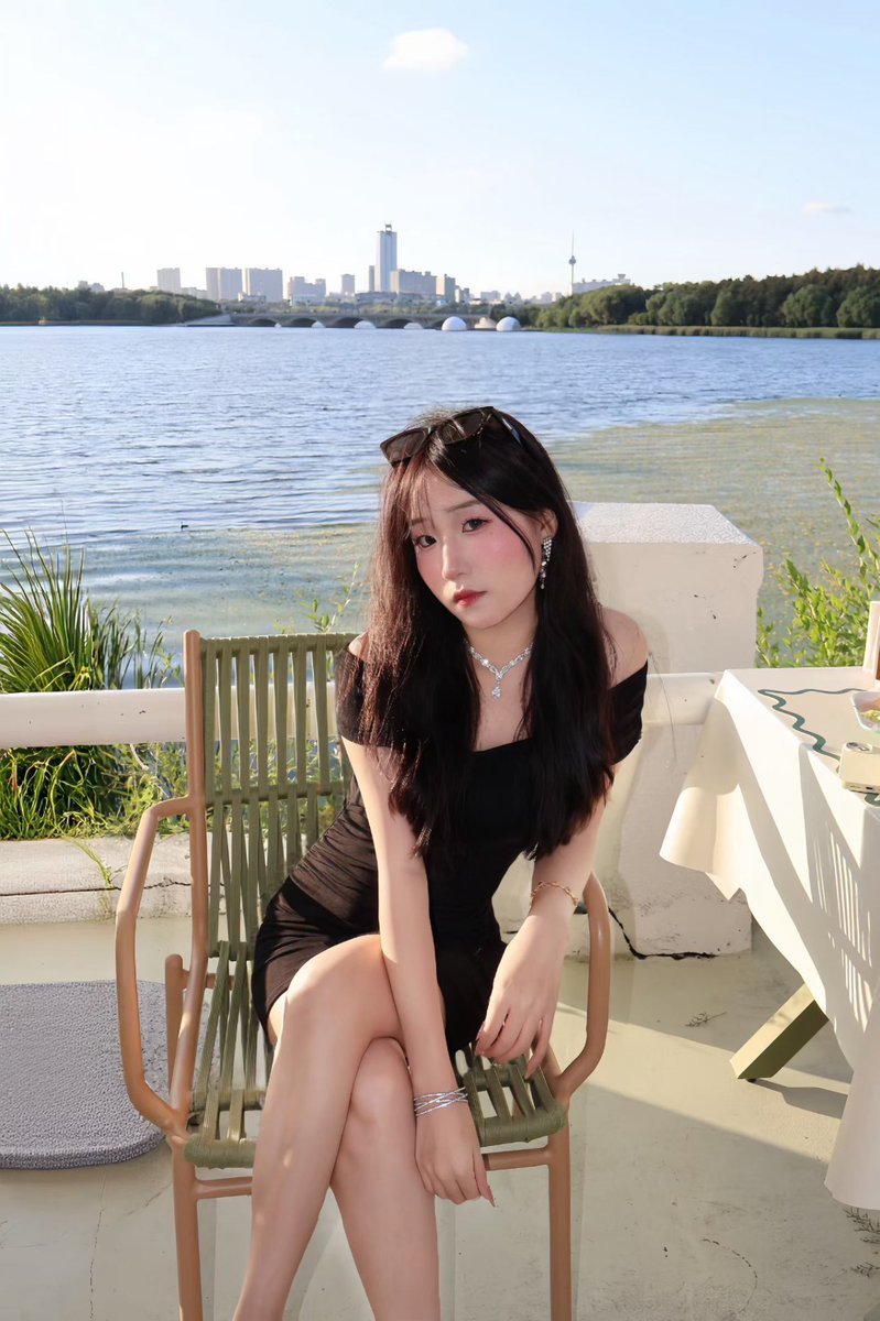 xi5122's tweet photo. 悦妈怎么天天被操的面色潮红，每次拍照特意在逼里塞一天跳蛋高潮 #女大 #骚货 #母狗 #婊子 #骚脸 #油脸 #浓妆 #接精脸 #榨精脸 #精妈 #妓女 #站街女 #反差婊 #女神婊 #射屏素材 #盯射 #肉便器 #精��� #意淫 https://t.co/NmrVshZVHy