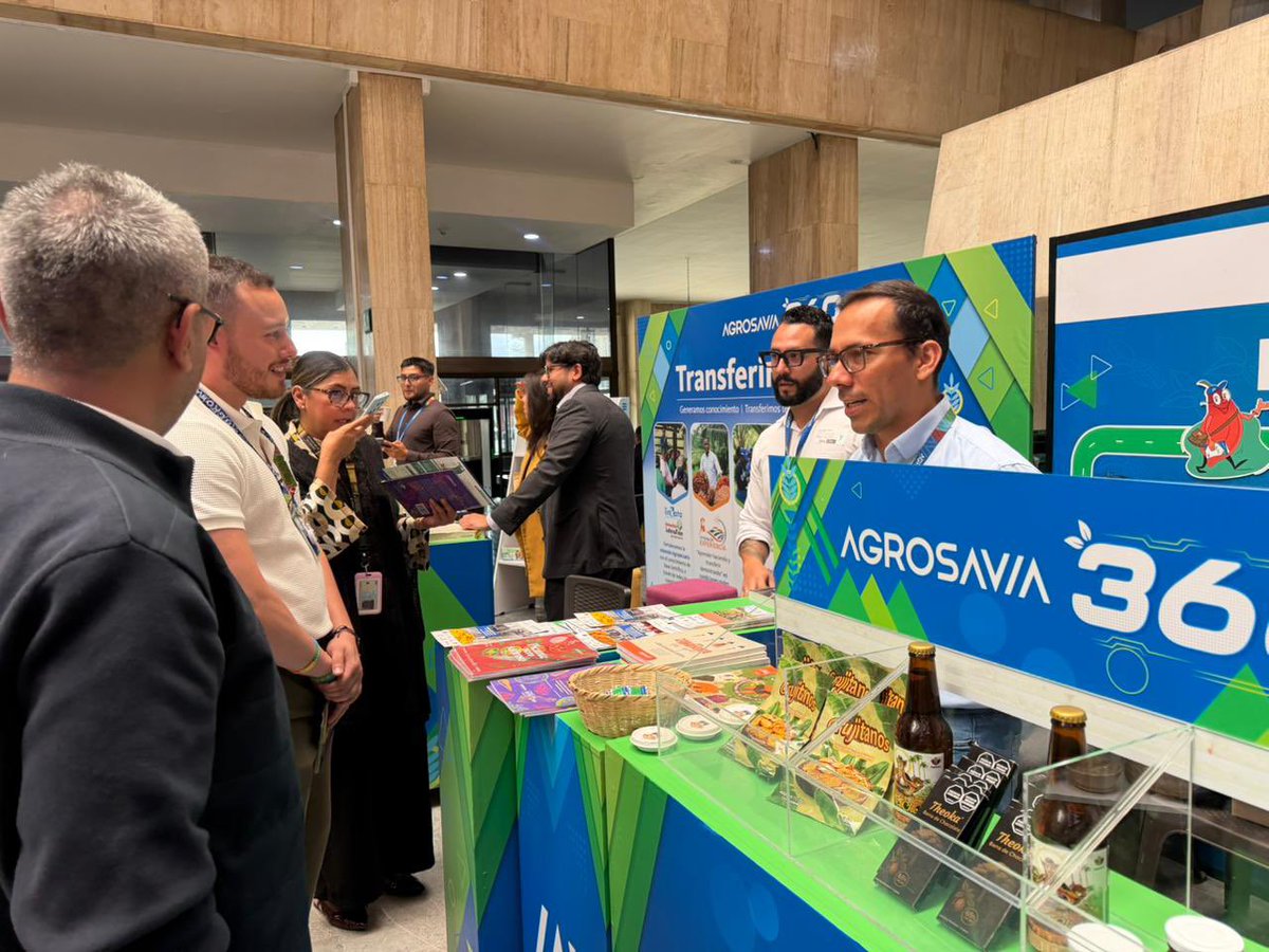 SomosAGROSAVIA's tweet photo. 🌾🔬 La ciencia transforma el campo colombiano. #AGROSAVIA360 llega al Congreso para mostrar cómo la investigación, el conocimiento, la tecnología y la innovación generan soluciones para un campo más sostenible, productivo y preparado para el futuro. 🇨🇴 https://t.co/802e7MN0TS