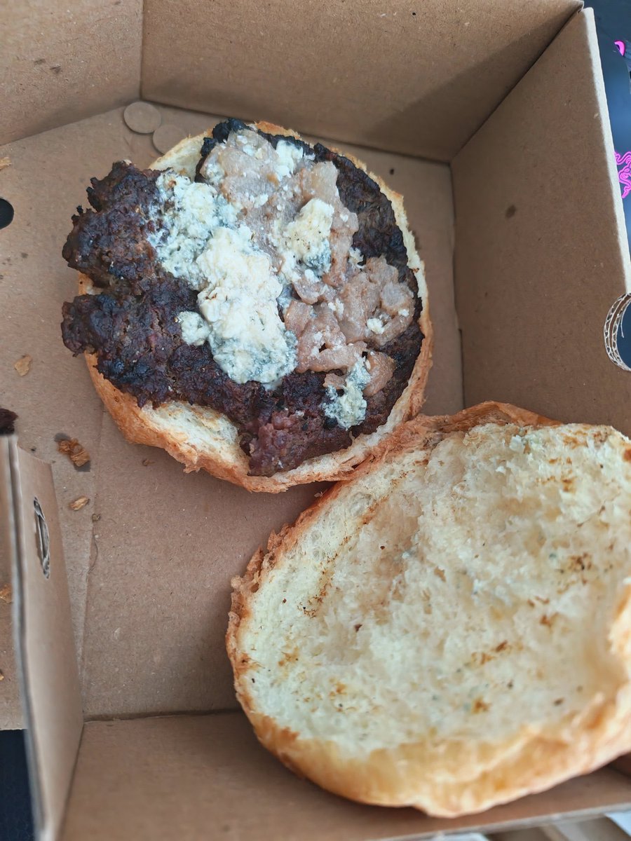 ShortNewsTR's tweet photo. Bir vatandaş, 510 TL ödediği hamburgeri paylaştı: https://t.co/OasKsVisxG