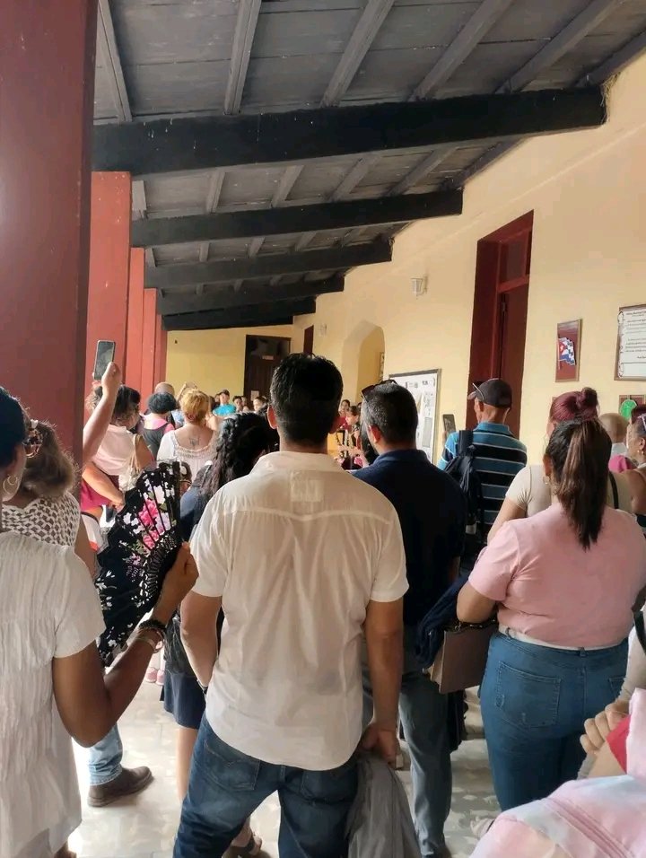 Roberto196801's tweet photo. Nuevos retos, desafíos, compromisos y motivaciones dejaron aperturado el presente curso escolar: 2026/2027 en la Escuela Elemental de Arte: Ñola Sahing Sainz por parte de profesores, personal de apoyo, servicio,estudiantes, familia Avileña.
#LatirAvileño.
#CubaEsCultura. https://t.co/uCQk94S3o8