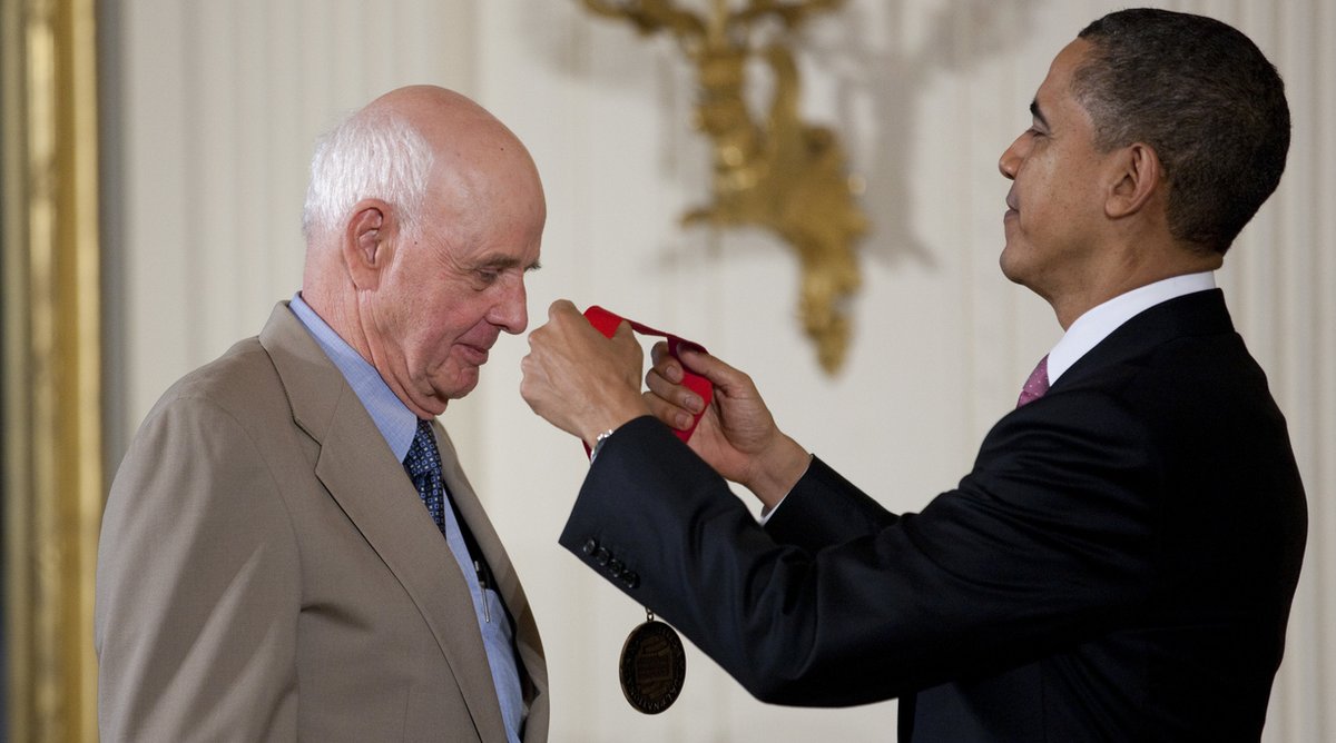 KirkusReviews's tweet photo. Wendell Berry, environmental activist and author of more than 50 books of fiction, essays, and poetry, has died at 92. Berry’s essay collection DISPATCHES FROM RURAL AMERICA is slated for publication next month by @CounterpointLLC. https://t.co/OlOGFBKxFU https://t.co/JNkhca7Hfu