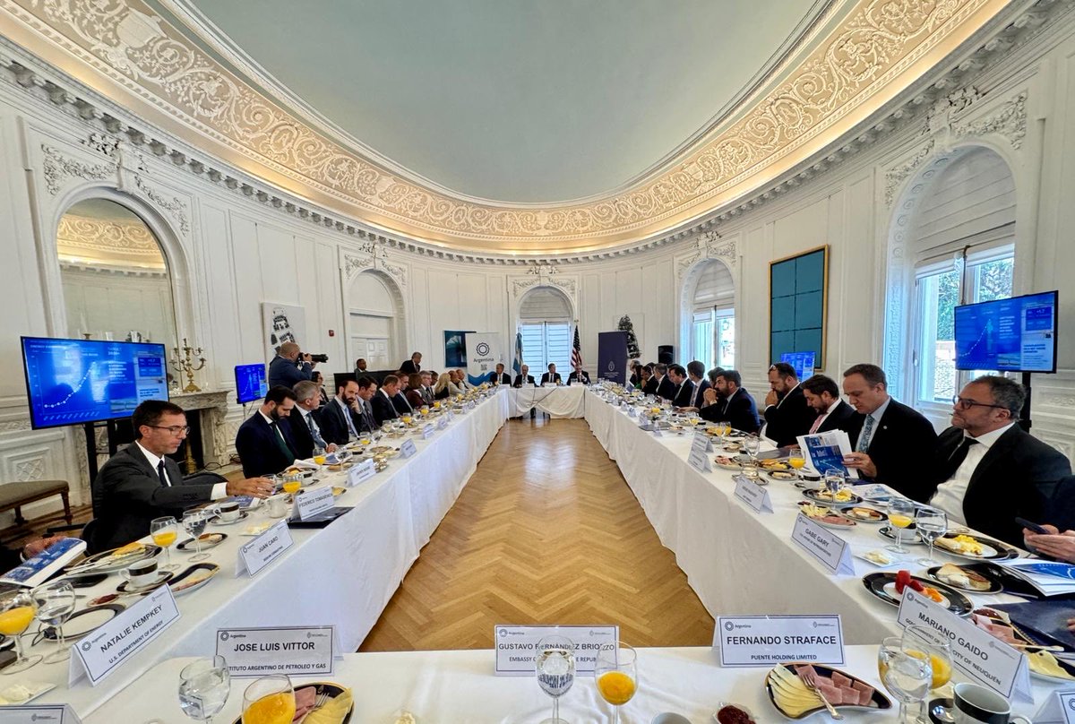 alejandrito's tweet photo. For the first time in Washington DC, three key players driving the development of Vaca Muerta came together at the Argentine Embassy: Rolando Figueroa, Governor of the Province of Neuquén; Daniel González Casartelli, Coordinating Secretary of Energy and Mining; and Horacio Marín, President & CEO of YPF.

Their presence together sent a powerful signal of how strategically important Argentina’s energy transformation has become, and of the strong coordination today between the national government, Neuquén and YPF.

I am especially grateful to the recently appointed Assistant Secretary of State for Western Hemisphere Affairs, Juan Pablo Segura, for joining us today, and for his enthusiasm about Argentina’s future.

The meetings at the Embassy this morning were the beginning of an intensive agenda that continues today with bilateral meetings between the Argentine delegation and U.S. counterparts, as well as a high-level event organized by the Atlantic Council about energy opportunities in Argentina. Taken together, these activities are spontaneously turning today into a true “Argentina Energy Day” in Washington.

The objective throughout this agenda is very concrete: to present to the U.S. government, financial institutions and investors the potential of Vaca Muerta; its growing contribution to Argentina’s macroeconomic stability; its impact on the real economy through investment, production, exports and jobs, and the enormous investment opportunities.

Very importantly, the agenda provided YPF and its Chairman & CEO, Horacio Marín, with a high-level platform to present the company’s ambitious transformation, its strategy for Vaca Muerta, and the major oil, gas, infrastructure and LNG projects that are turning Argentina into a global energy player.

The activities at the Embassy brought together senior representatives from the U.S. Departments of State, Energy and War, the U.S. Congress, the U.S. International Development Finance Corporation (DFC), EXIM Bank and IDB Invest, together with Chevron, Continental Resources, Bechtel, Tesla, the Argentine Oil and Gas Institute (IAPG), the U.S. Chamber of Commerce, the Atlantic Council, Americas Society and the Council of the Americas. and other leading players in the energy and business U.S. and global community.

We were especially honored to welcome Representative Michael Rulli (Co- Chair of the Argentina Congressional Caucus); Harold Hamm, Founder & Executive Chairman of Continental Resources and one of the defining figures of the American shale revolution; together with Continental CEO Doug Lawler; Alejandro Bulgheroni, Chairman of Pan American Energy Group; and José Luis Manzano, Founder and President of Integra Capital. An extraordinary concentration of experience, capital and knowledge. The level of engagement, and the interest in what is happening in Argentina, was remarkable.

There is a reason for that interest. Argentina is moving rapidly from being simply a country with oil and gas to becoming a major global energy player. Vaca Muerta holds the world’s second-largest shale gas resources and fourth-largest shale oil resources, and what for years was seen primarily as geological potential is now a world-class producing basin. Major investments in upstream development, pipelines and LNG are creating the infrastructure required to export at scale. 

Argentina has now the conditions to unleash the full potential of that geology: the right leadership, macroeconomic stability, clear rules, investment incentives and predictability. President Milei’s transformation is changing that equation. For the first time, the extraordinary natural resources Argentina has been blessed with are beginning to translate at scale into investment in large infrastructure projects, exports, jobs and tangible benefits for the Argentine people.

@JMilei @Rolo_Figueroa @Energia_Ar @HoracioMarin_ok @YPFoficial @WHAAsstSecty @michaelrulli
