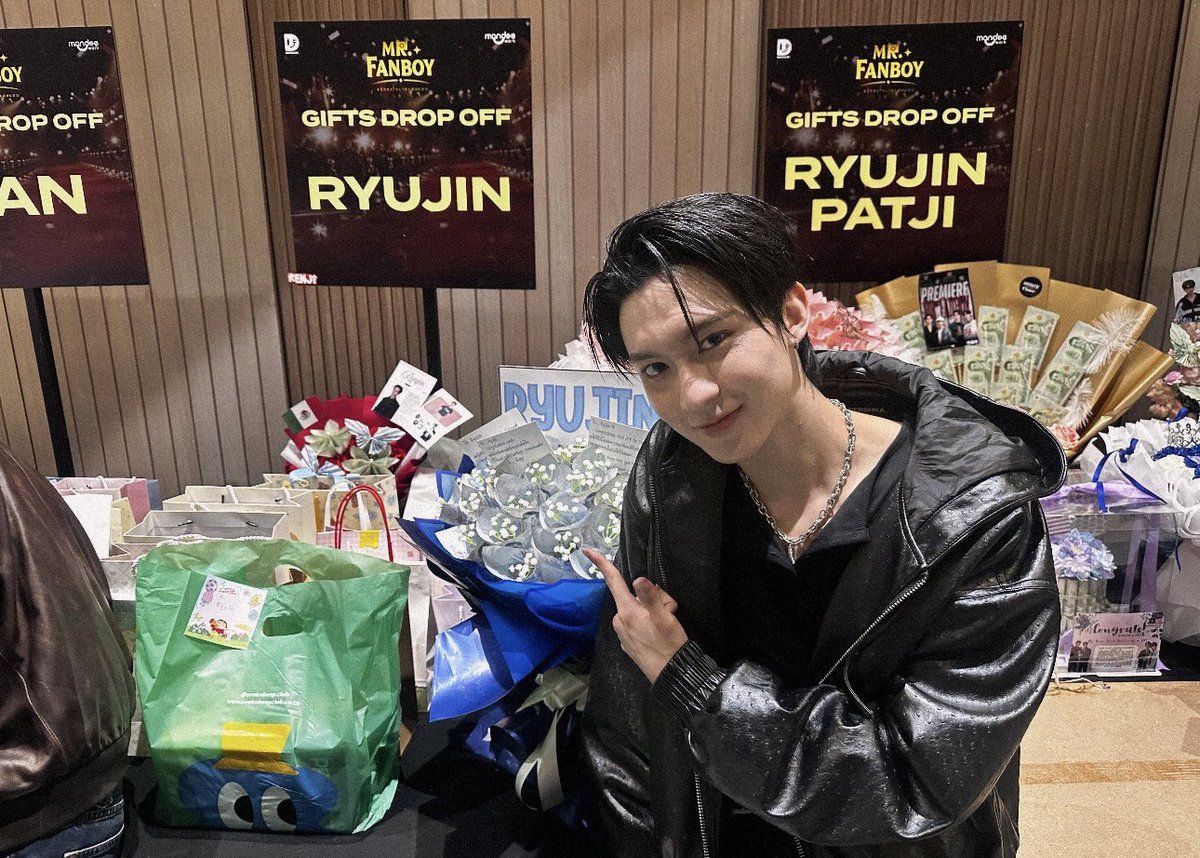 rryjinnn's tweet photo. มาช้าหน่อยนะครับบ ขอบคุณนะครับบบ เยิฟๆ
Love you na

MR FANBOY CHAPTER 1
#MrFanboyEP1 https://t.co/psKAoBLzW6