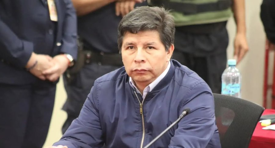 DanteBobadilla's tweet photo. Y pensar que hay millones de imbéciles que ven a este tarado como líder. Qué vergüenza. Solo era un asno ladrón. https://t.co/ZzbwCtcGHA