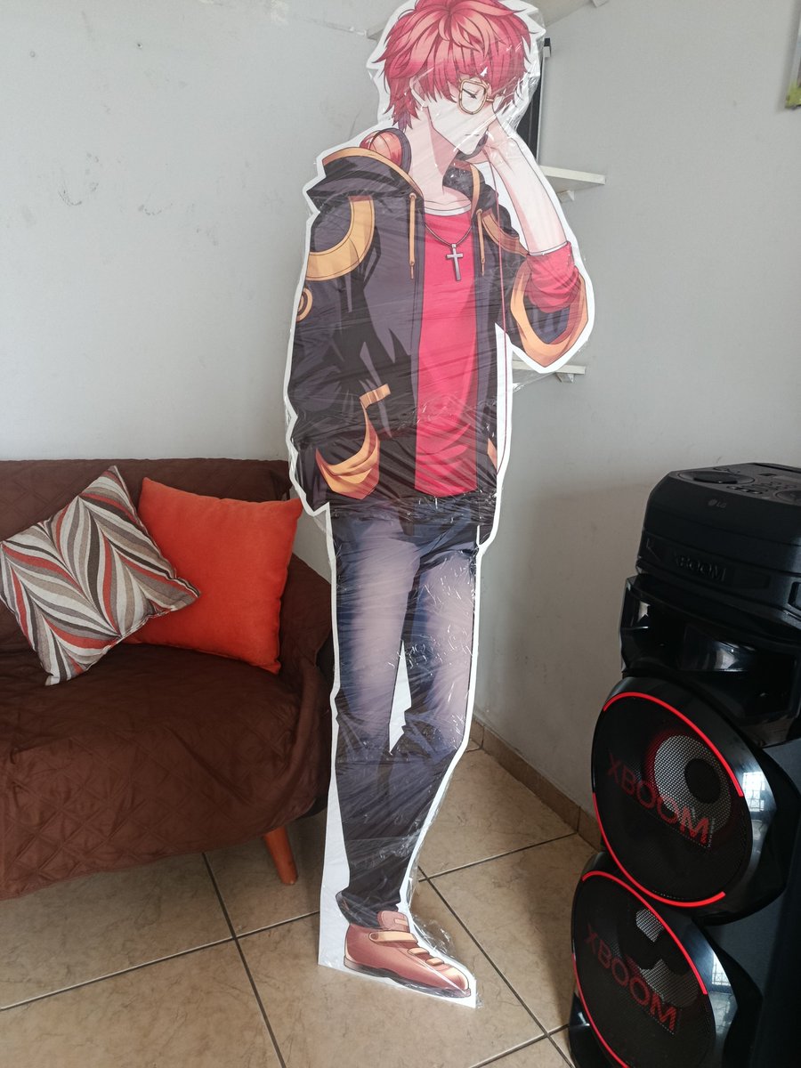 missx707's tweet photo. Mi ex sabe dónde vivo claro ,hace poco vino a hablar y le dije que dejara las cosas así terminadas,me llamo hace poco diciendo que le recibiera un pedido de temu pq no estaba en su casa .... Salgo y veo como un señor saca de su taxi un saeyoung  de tamaño real https://t.co/npm0HDSAWi
