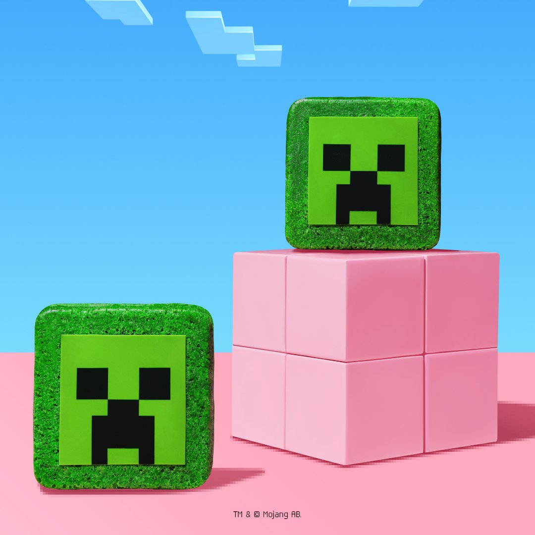 crumbl's tweet photo. our new Minecraft Creeper Key Lime Sandwich will BLOW your mind. 💥💚

a square lime cookie, sandwiching a layer of lime frosting, and coated in green sprinkles, then finished with a Minecraft creeper topper.

it'ssss ssseriously ssso good. 💥💥 https://t.co/yoBLYIZ8IR