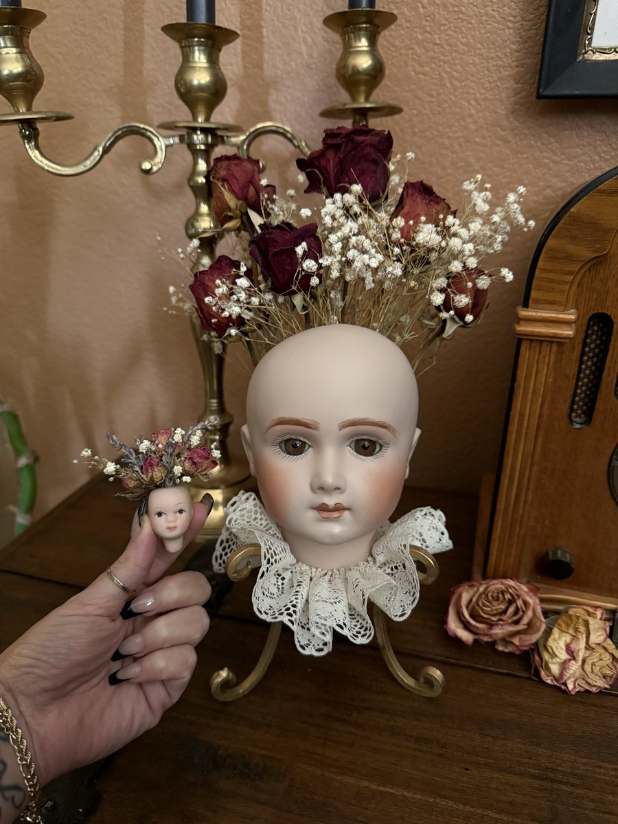 Sherylynn_R2's tweet photo. What I thrifted and what I turned it into.
(No need for the Sid from Toy Story jokes. I already made them to myself as I was making it)
#ThingsIMake https://t.co/n3wvzIx8xS