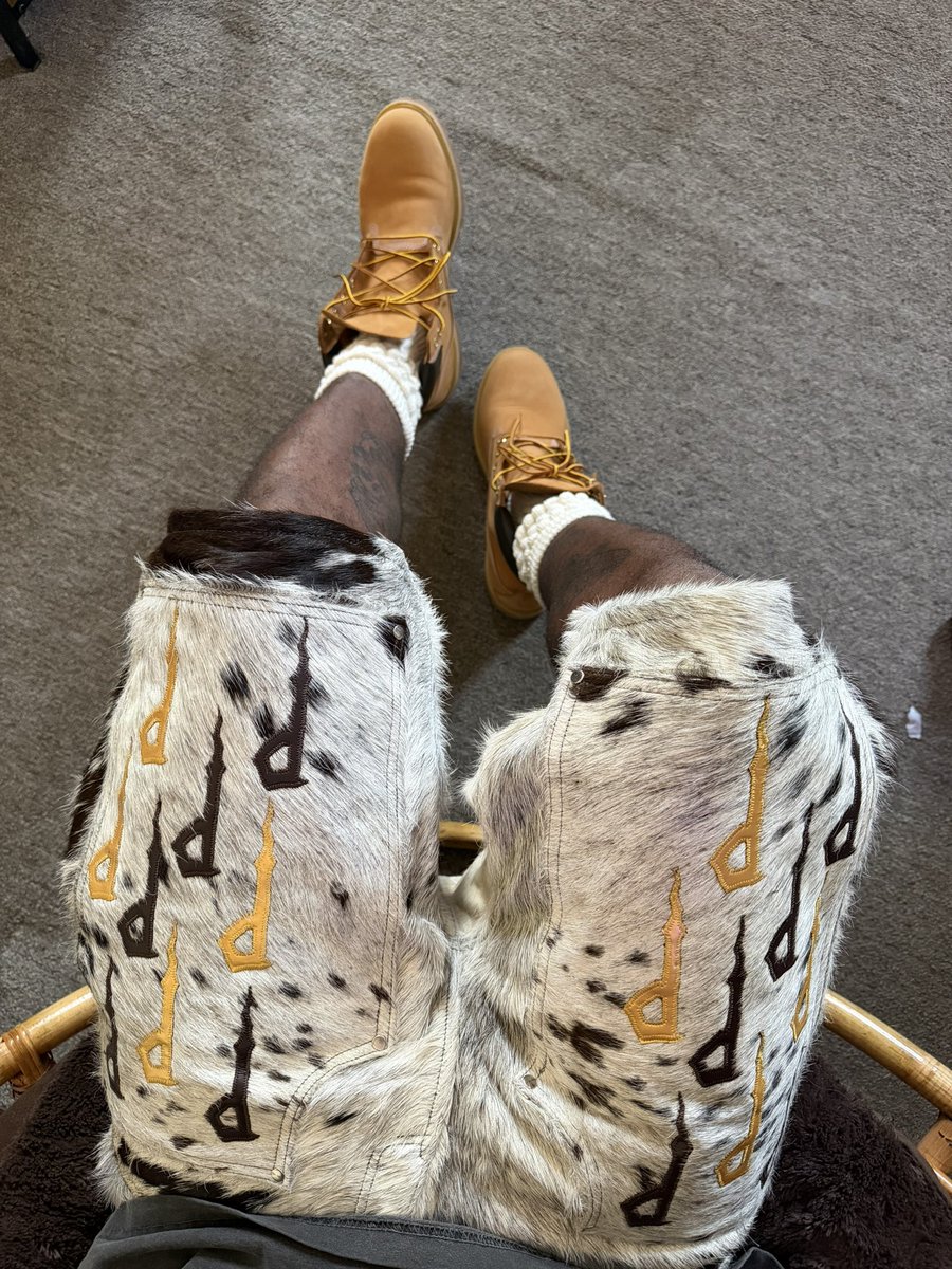BigZuri_'s tweet photo. Manufacturer Smoked Me On The Sizing Again . I Think They Do This Shit On Purpose 🥲💔

Size 34 - SAMPLE - “ Cocaine Cowboy “ Cowhide Double Panel Shorts For Sale Smh . https://t.co/gLdWpB4JUd