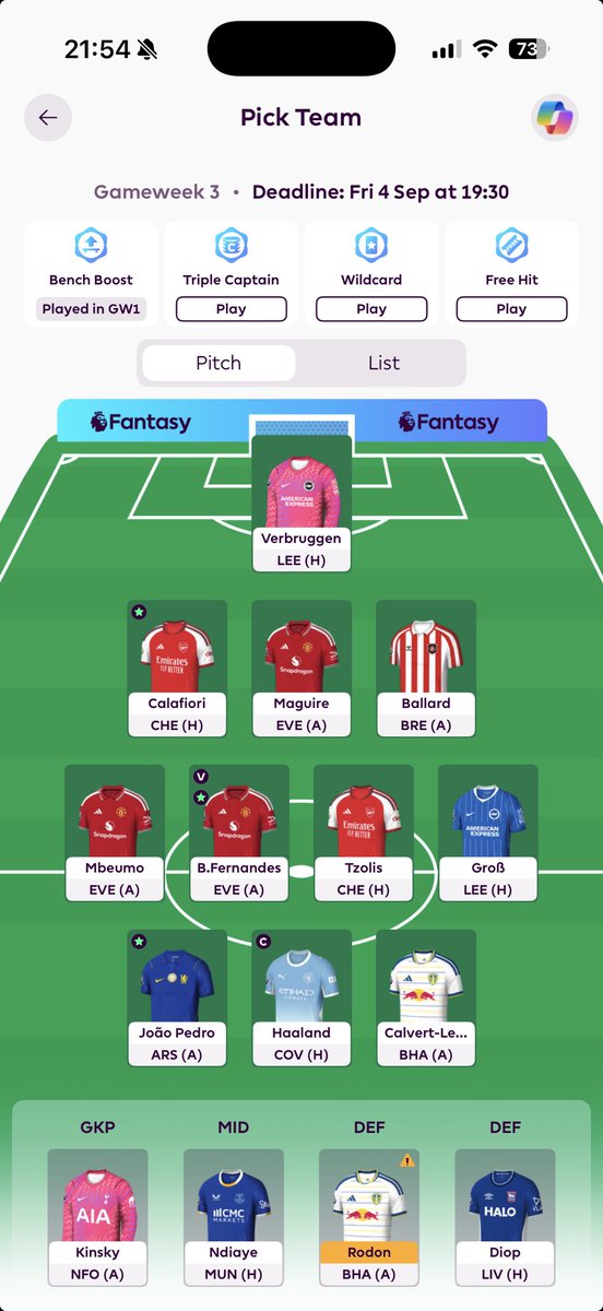 lolo6prsty's tweet photo. @FPL_TomHadley would you wildcard this? feel like im in a bad position with rodon injured, ndiaye in city, tzolis played only 45 and i think eze starts against chelsea. also diop plays liverpool - WC makes sense to me what do you think https://t.co/II6lqEa69C