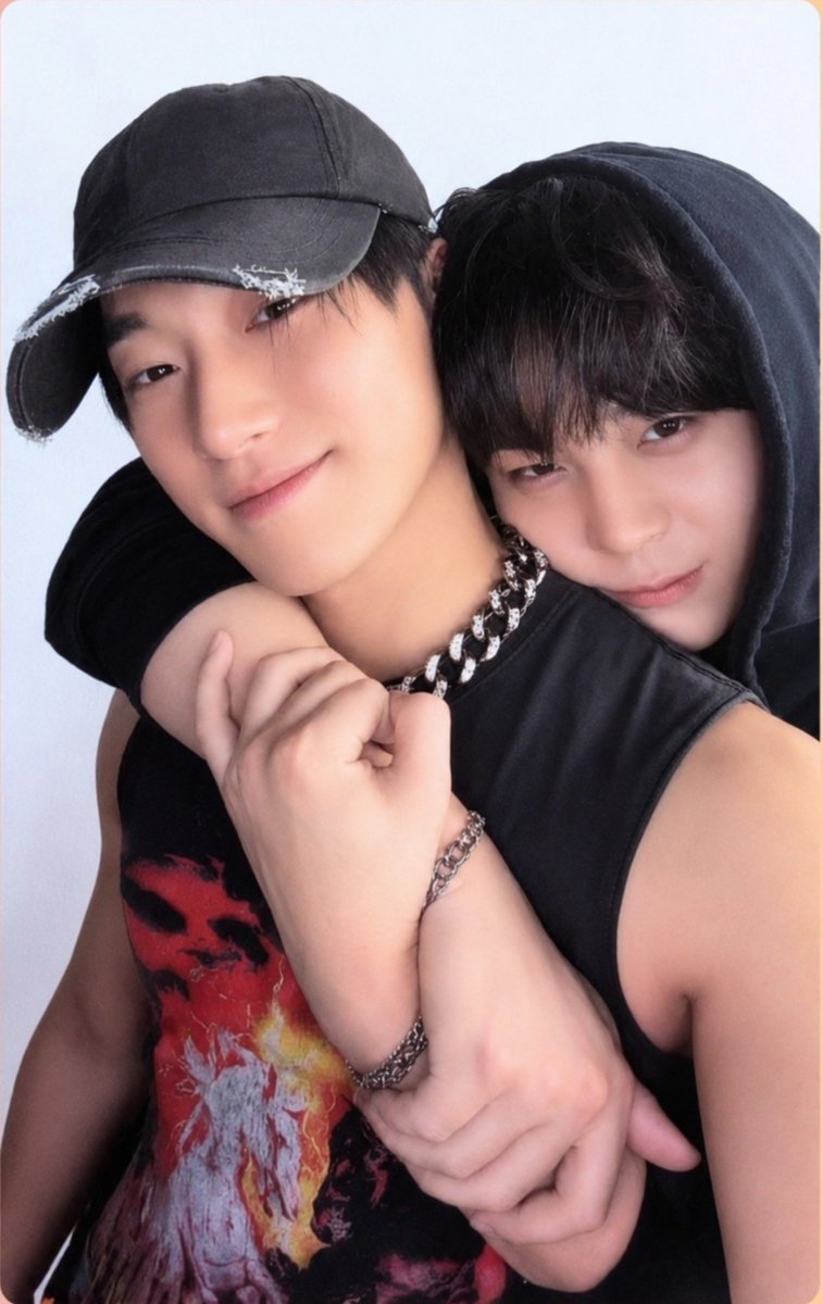 jhs_rev's tweet photo. THIS JONGSAN PC ARE YOU KIDDING ME?? https://t.co/5ociDq0M2R