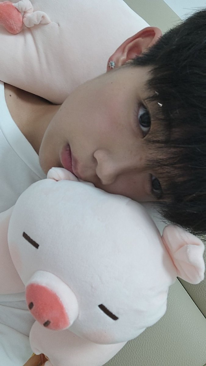 YINPAGEM's tweet photo. 喜欢这双眼睛吗？ https://t.co/KngniTh4Dv