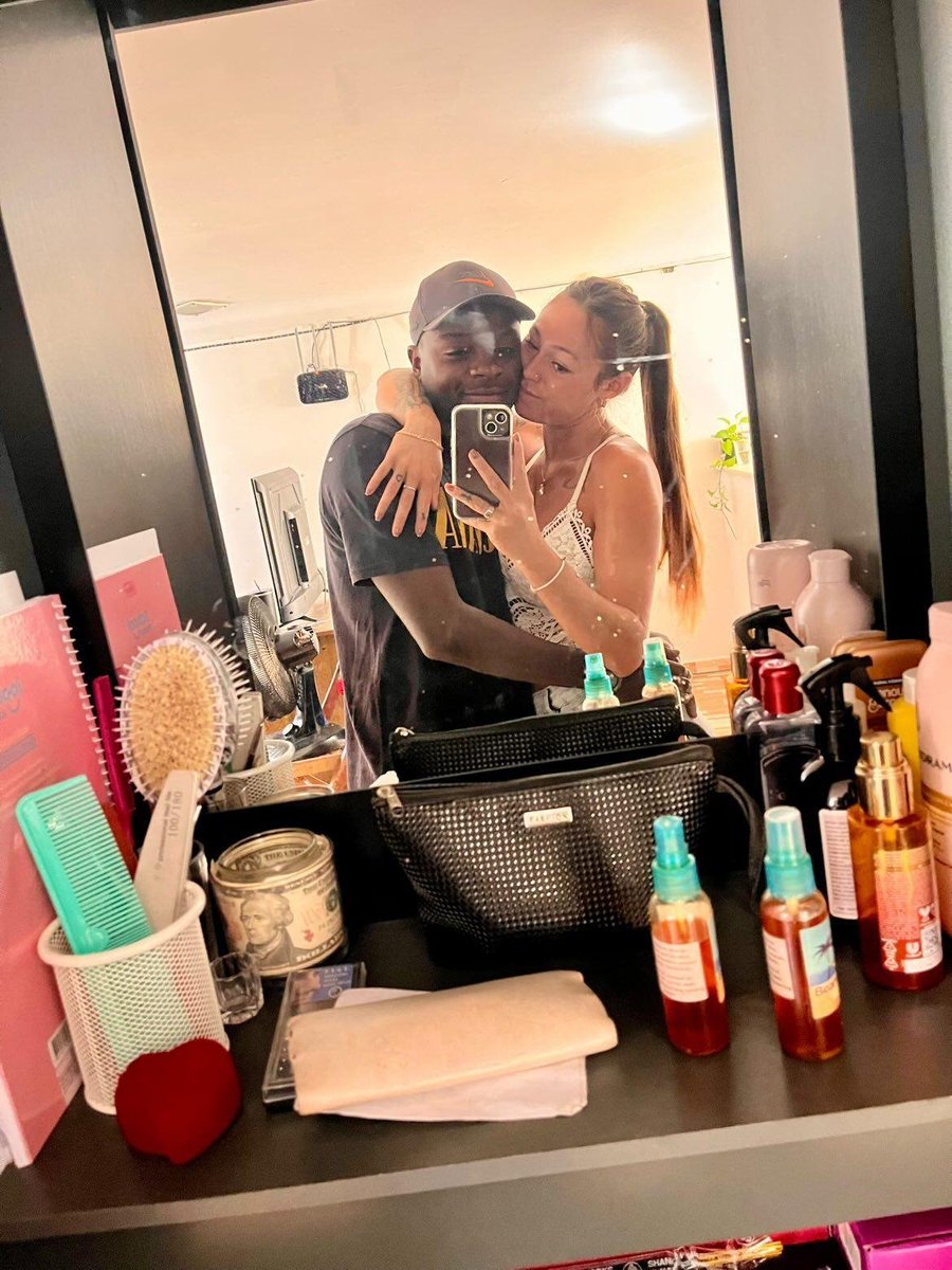 L_Camisa7's tweet photo. Agarre a minha mão, confie em mim! Vamos escrever a mais bela história de amor! Você foi e sempre será a minha melhor escolha .🤞🏾❤️😍 https://t.co/YAtMCPMnOL