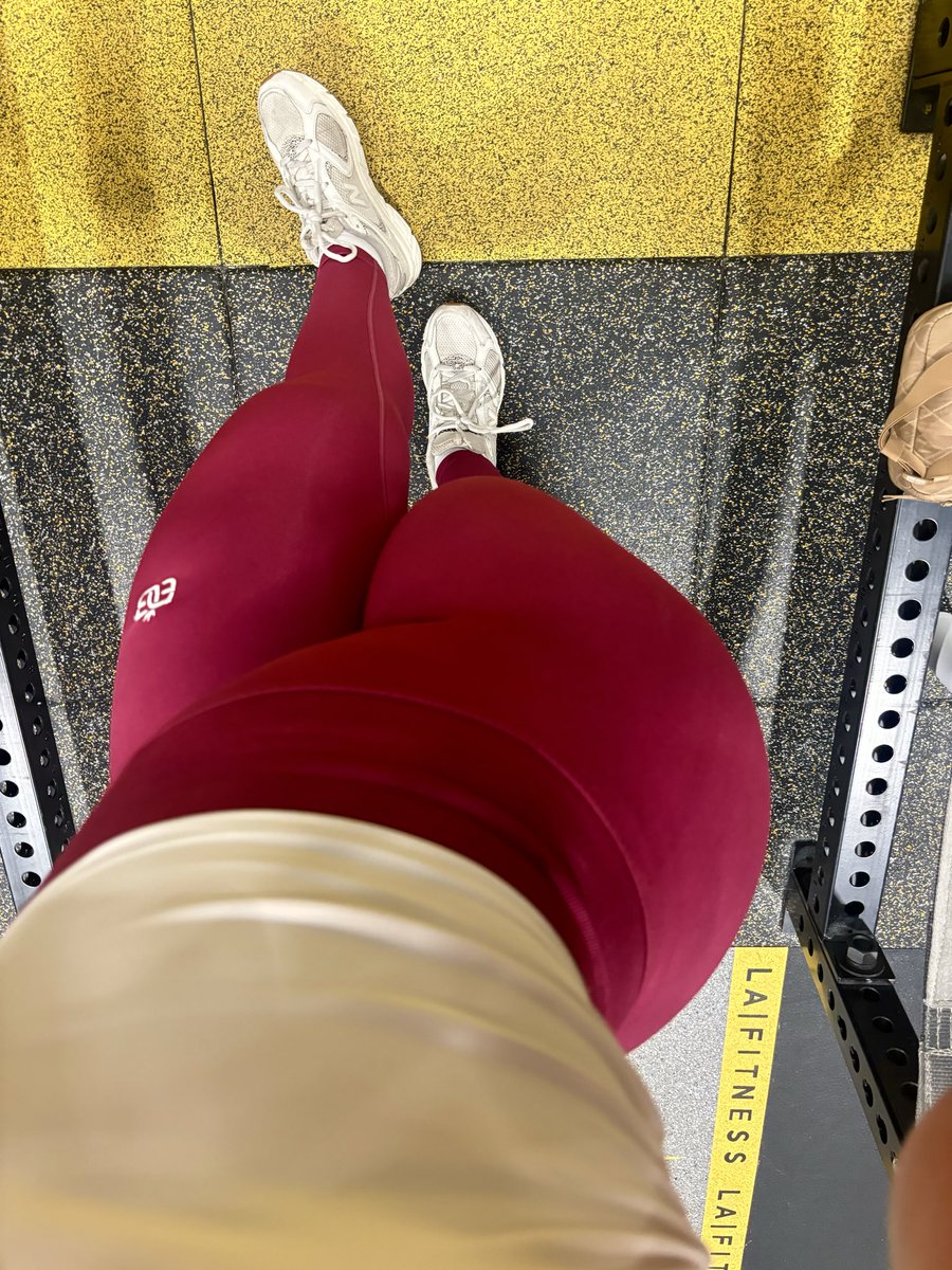 curlycakexo's tweet photo. good lift today 💪🏻🍑

#peachy #glutes #gluteworkout #fitgirl #gymgirl https://t.co/Bl1yat8E7t