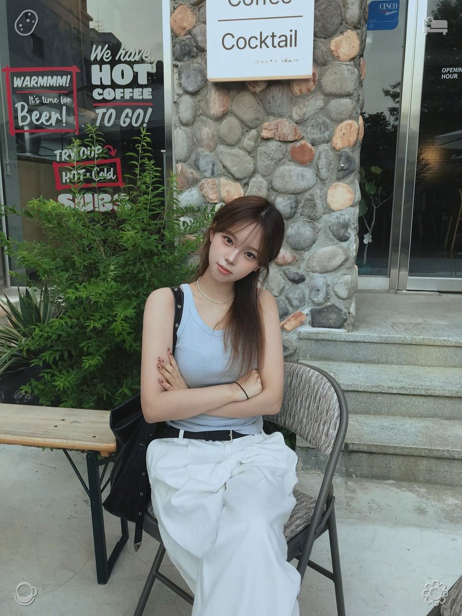JhonMarceloo's tweet photo. As the sun climbed over the city with a brilliant glow, the Ferris wheel halted at its summit. Sunlight flooded the cabin, illuminating a slender girl with sleek, dark hair, dressed in a simple gray gown. Her complexion was wan, and her gaze carried a deep melancholy—strikingly https://t.co/o6NPfHpzs1