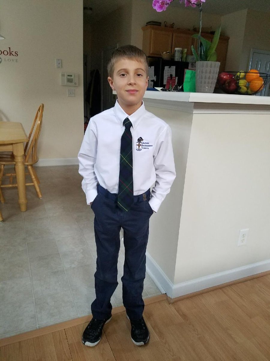 D_Wrobo's tweet photo. #GoGold in September. Back to school. Football season. Fall routines. It’s pediatric cancer awareness month too. Let’s not forget those kids that can’t get back to school. Send them hope and help. 
Support Junior’s fund to remind those battling. 👇
https://t.co/fvXyiTO5y4 https://t.co/s26MbtdJMs
