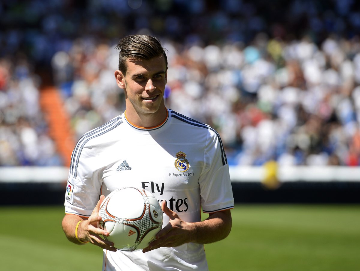 LigadeCampeones's tweet photo. 📆 @GarethBale11 fue presentado en el Bernabéu #TalDíaComoHoy en 2013 ✍️ 

#UCL https://t.co/TKyBpwQPB2