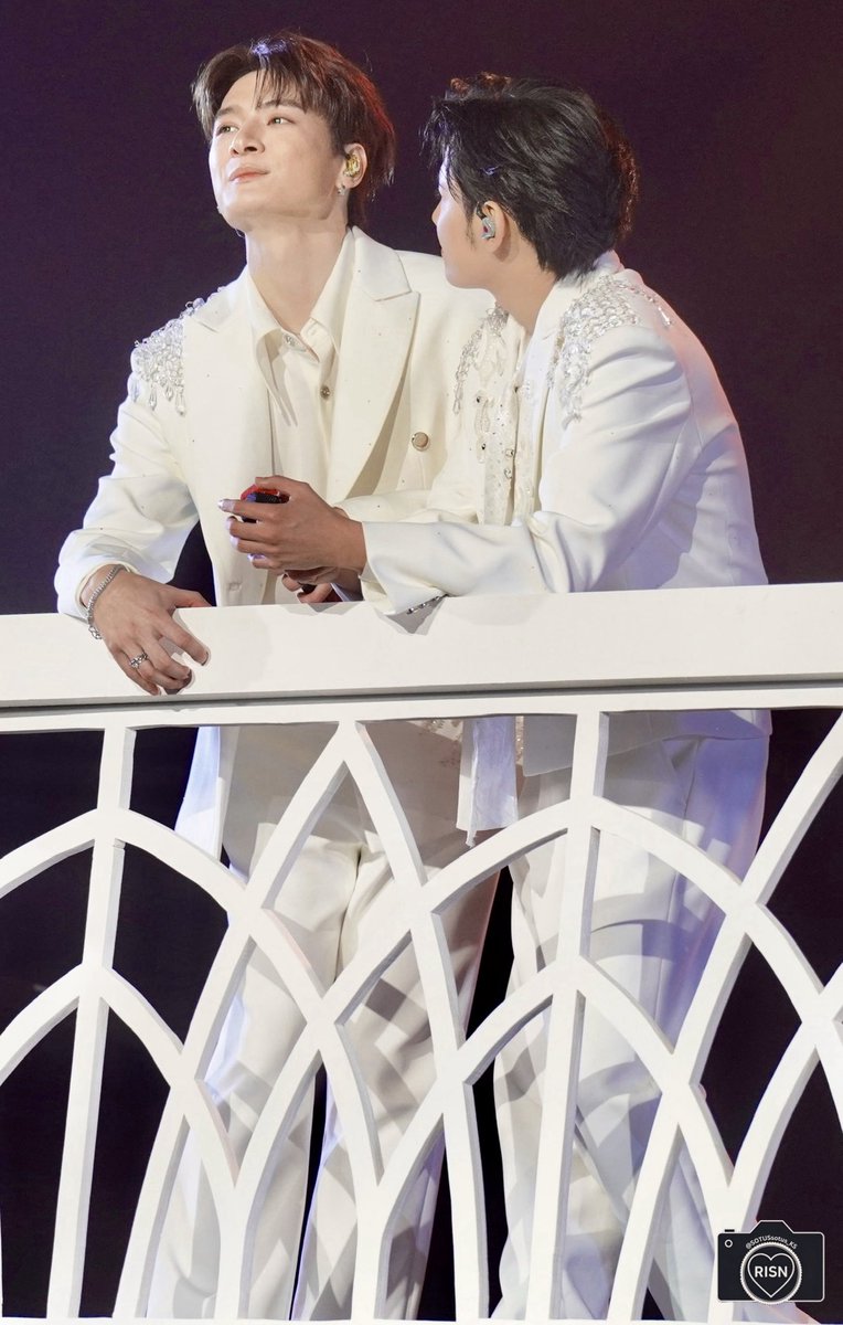 SOTUSsotus_KS's tweet photo. Rama8🌉✨✨✨✨✨

SOTUS NICE 2 C U AGAIN
#SOTUS10thYearConcertD1
#คริสสิงโต https://t.co/ap0m0041nS