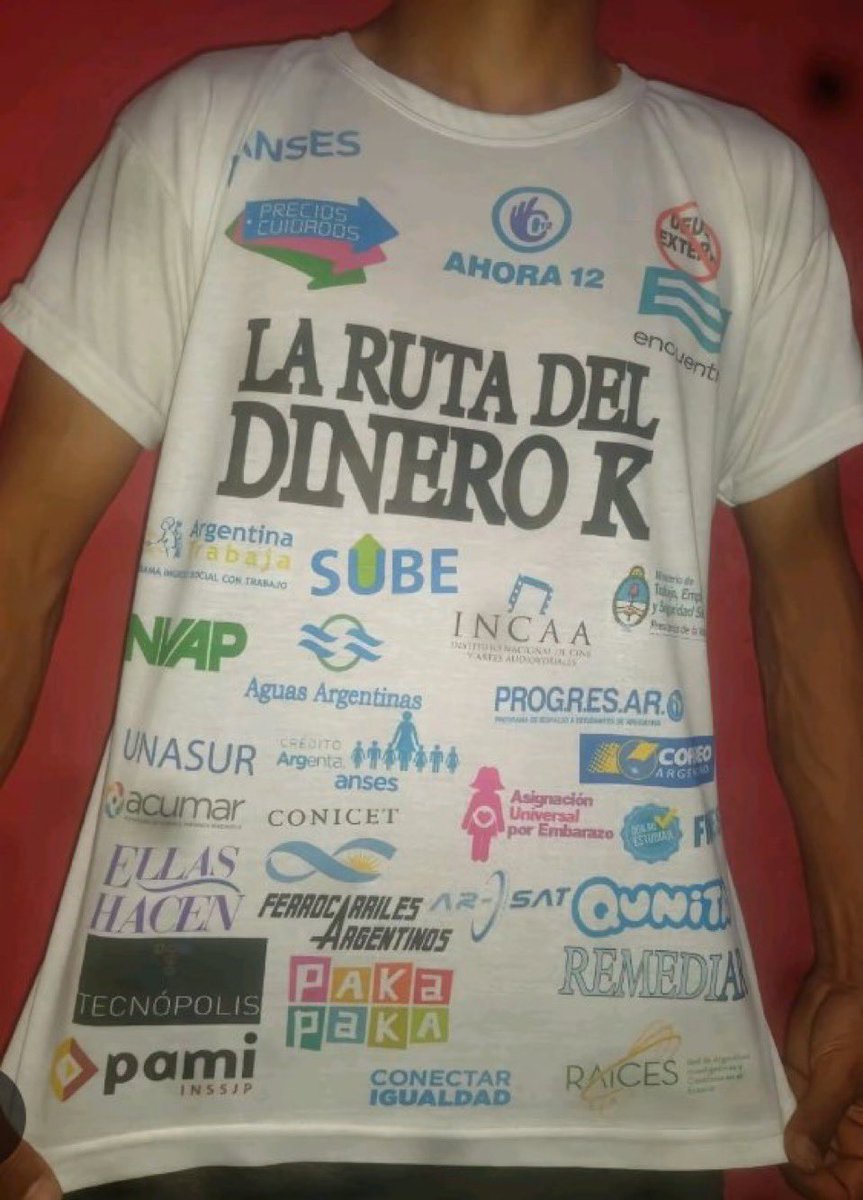 FedeM06's tweet photo. empieza la epoca que tengo que fijarme que remera llevo puesta abajo https://t.co/OBderJnh9Y