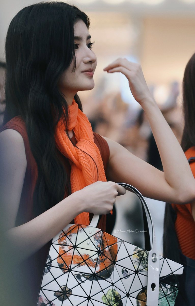 WeLoveMable1's tweet photo. ก่อนนอนคืนนี้ฝากไว้อีก1ใบนะคะ
สวยมากๆๆๆเลยพี่เมเบิ้ลของพวกเรา 🫶💞🩷
BLEJIE BAO BAO ISSEY MIYAKE ICONSIAM
#BAOBAOCOSMICICONSIAMxBLEJIE
#Mable_Siriwalee
#เมเบิ้ลสิริวลี
#Minepeople
#BAOBAOCOSMIC
#everydaywithBAOBAO
#ICONSIAM
©Welove•Mable•Siriwalee•
Photo From WeloveMable Entertainment 📷