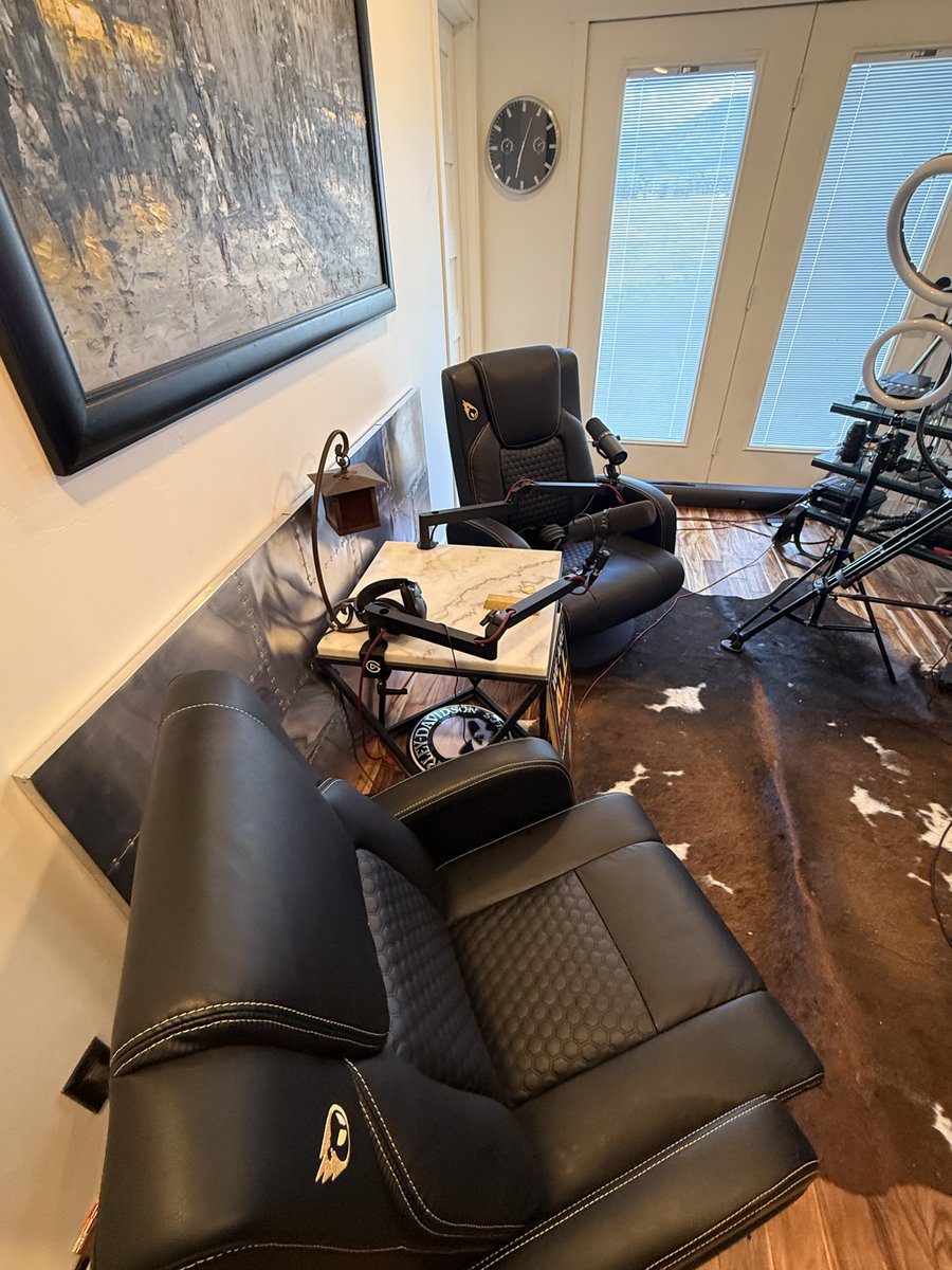 WeAreAllCaveMen's tweet photo. Podcast Studio is almost ready! https://t.co/TlrynA9BUH
