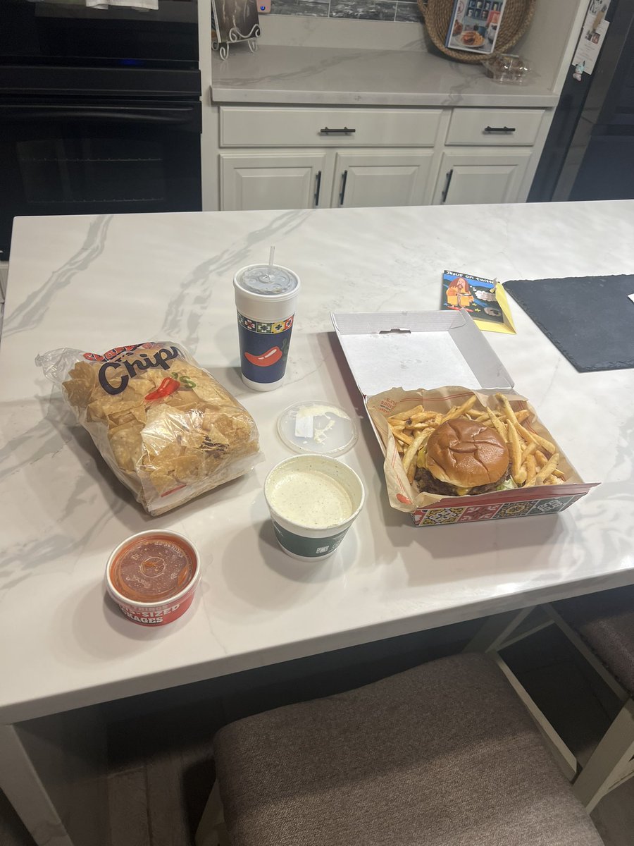 DamascusDTH's tweet photo. Gonna Update my Bio. I can’t live without Chili’s LMAO https://t.co/FjHh0eKmnJ