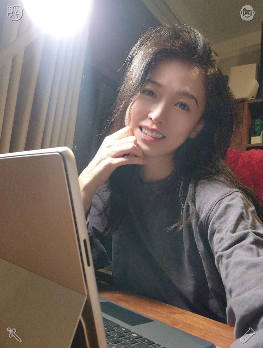 maureen20ab9's tweet photo. 奔四了，无美颜，纯素颜，这状态怎么样？老不老，丑不丑。还有人中意吗？想听实话，大胆说！！ https://t.co/5LHerLzL0F