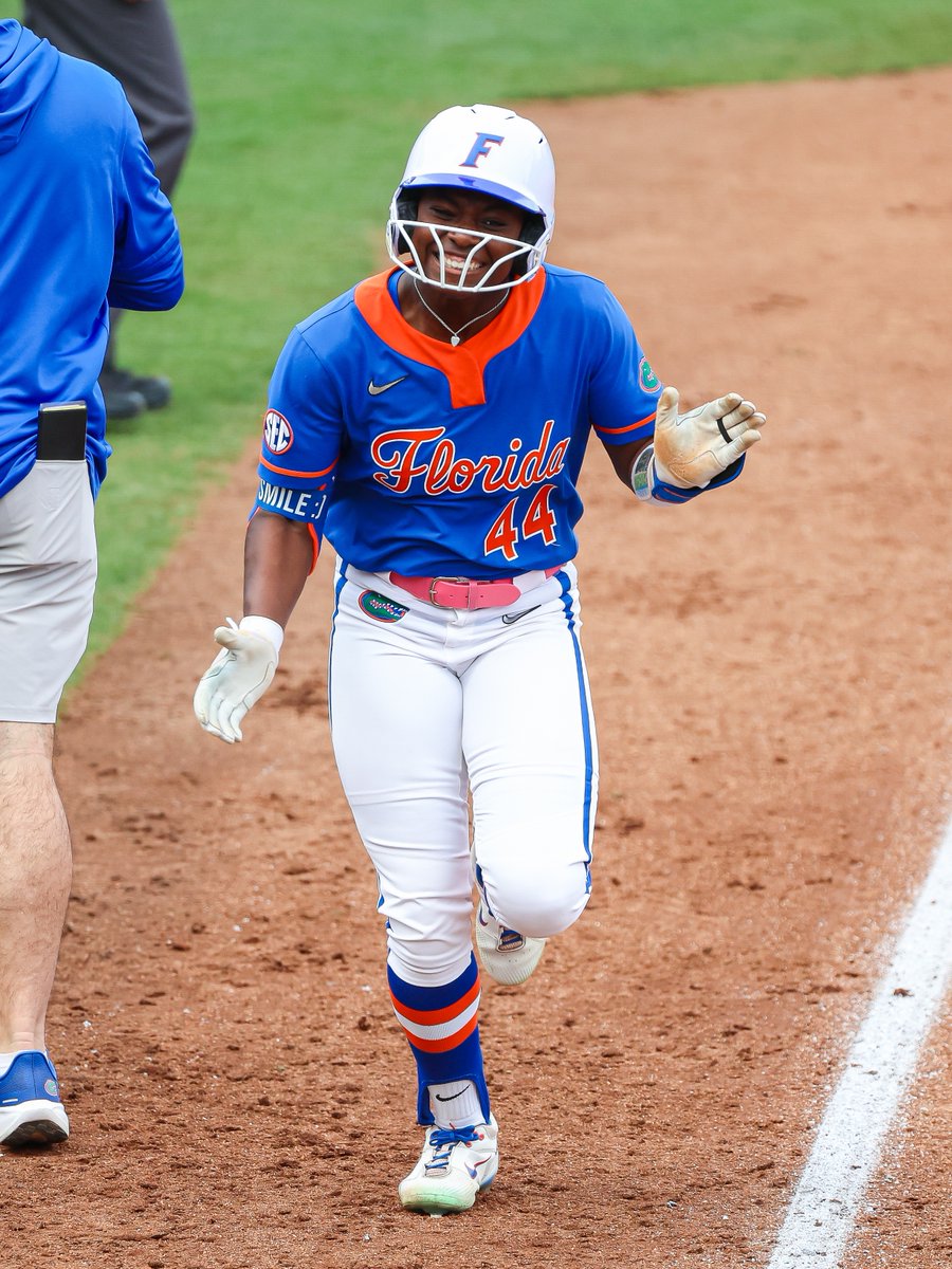 GatorsSB's tweet photo. happy birthday T!!!! https://t.co/LoSIU18e87