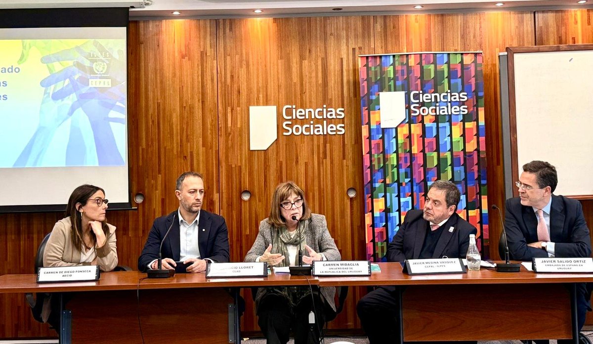 EmbajadaEspUy's tweet photo. Ayer compartimos en la Facultade de Ciencias Sociales de la @Udelaruy la inauguración del seminario "Innovar en el Estado para gobernar la complejidad: capacidades públicas para acelerar los ODS en América Latina y el Caribe”, organizado por @cepal_onu, @CLAD_Org  y @AecidConoSur https://t.co/RlLBf3jxIe
