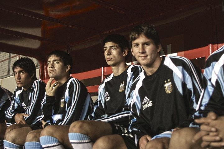 ulisespose's tweet photo. 🏟️ Aquella noche, en La Paternal, nadie sabía quién era Lionel Messi.

⌛️ 22 años después, es difícil creer que uno de los capítulos más importantes de la Selección Argentina comenzó ante unas pocas personas, en la cancha de Argentinos Juniors, y terminó en una final del mundo. https://t.co/pkU5nvv6R7