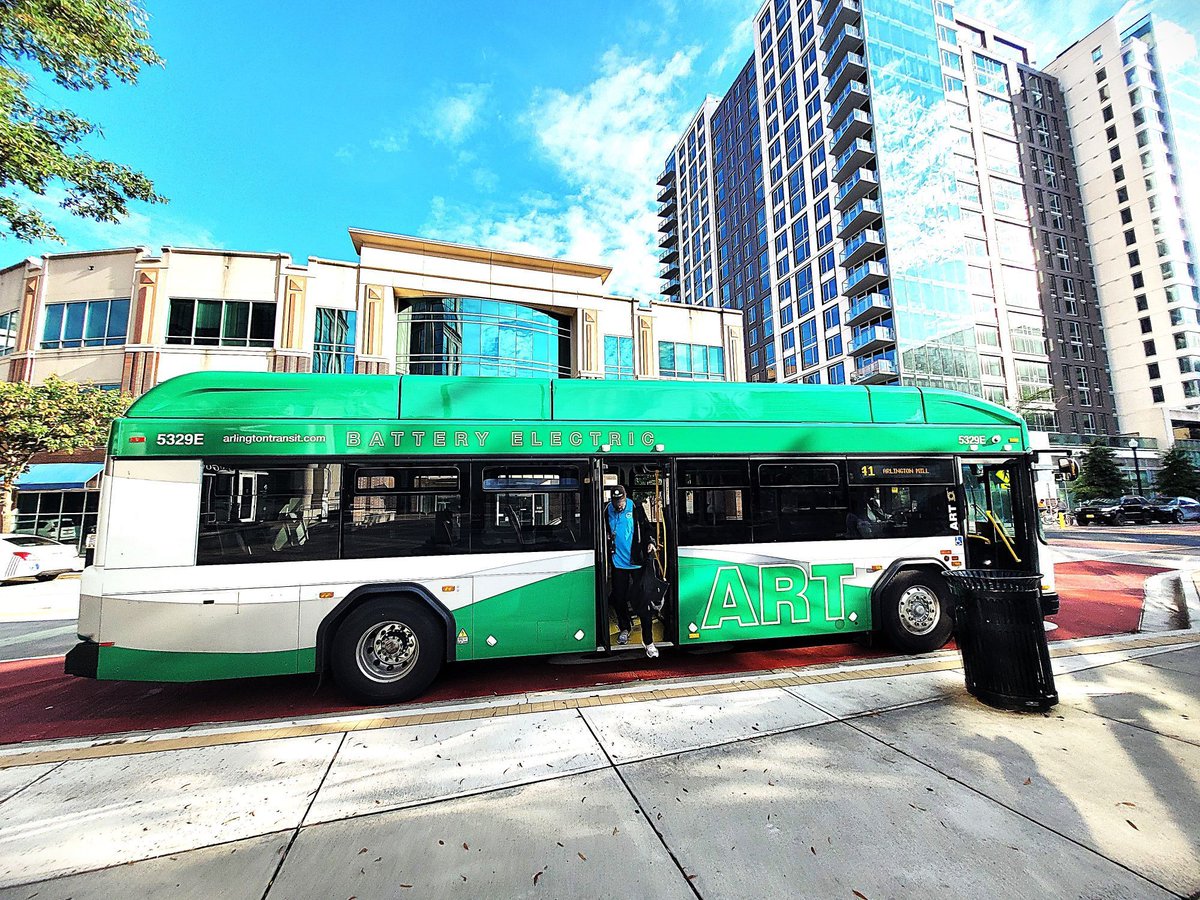 ArlingtonDES's tweet photo. Five new Battery Electric Buses (BEBs) are today joining the first four already in service in the ART fleet. More to come. Go car- and gas-free in Arlington. https://t.co/TEiaHLSWBB https://t.co/pAiX3AKlSC