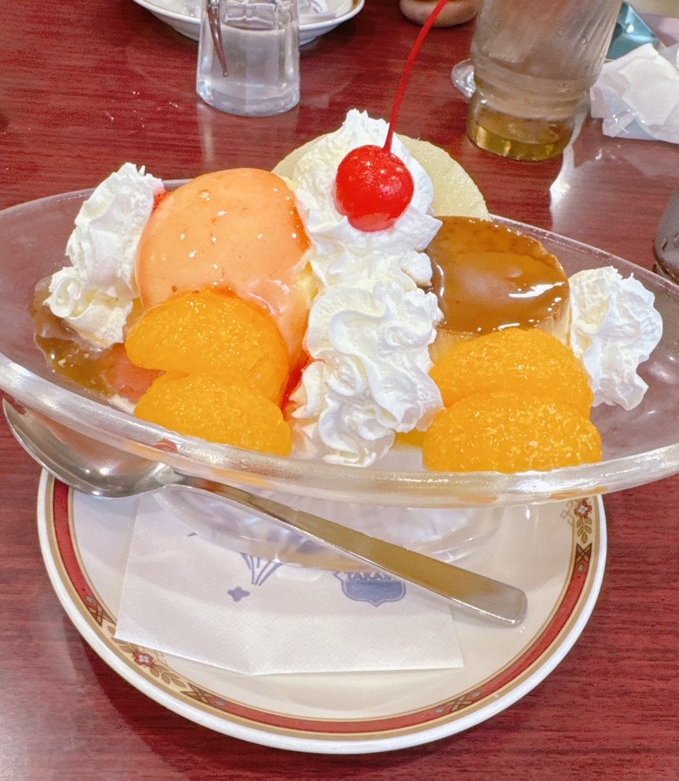 YYYuYYYR's tweet photo. 最後の晩餐予定はプリンアラモードにしよう https://t.co/zaR9waN4MD