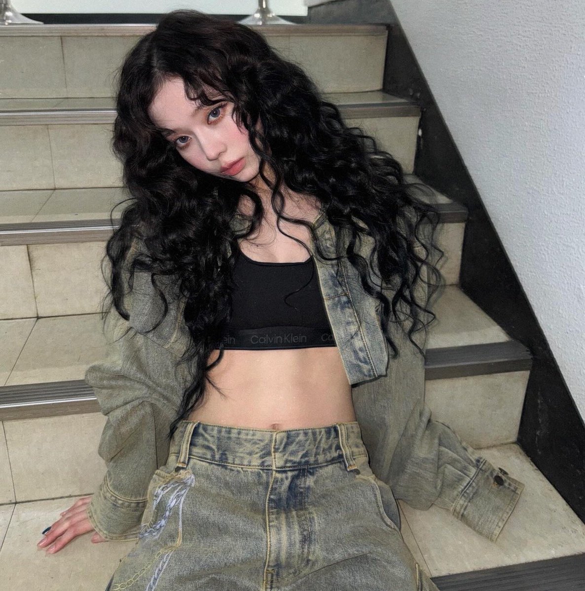 sparklywin's tweet photo. every day i wake up and choose to believe in winter x calvin klein https://t.co/aTrEbUwsZe