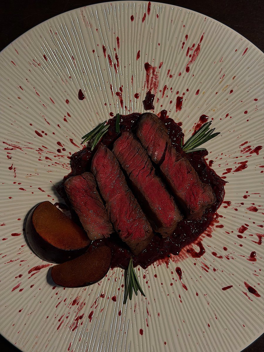 NouraDrake_'s tweet photo. 🥩🍷🌿 https://t.co/QpfgRe7z5F