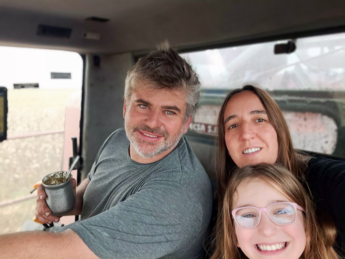 mariquilovera's tweet photo. Hoy hace 15 años que comenzamos a sembrar un montón de sueños, creando nuestra propia empresa agropecuaria.
¡Quedan muchos más por seguir cosechando! Avanti! 🥂🥳 https://t.co/lXGopDGQoa