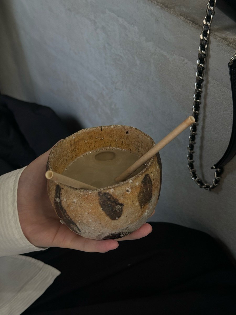 F0cus5's tweet photo. Just finished this hand-thrown ceramic mug with a matte glaze—sipping morning coffee from it feels way more cozy!  #HandmadeArt #PotteryLovers， https://t.co/MUbQNne6Sz