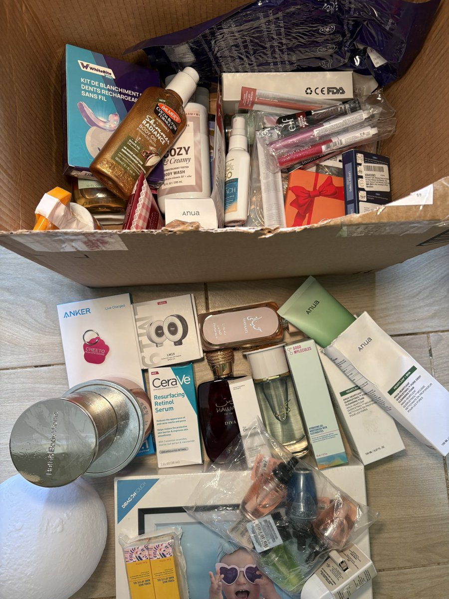 Helliieeeee's tweet photo. My Amazon cart got cleared and arrived and I am so happy… my man my man 🥹🥹❤️❤️ I am extremely blessed for having such a partner I love you babe❤️ https://t.co/ly0hX6hWjo
