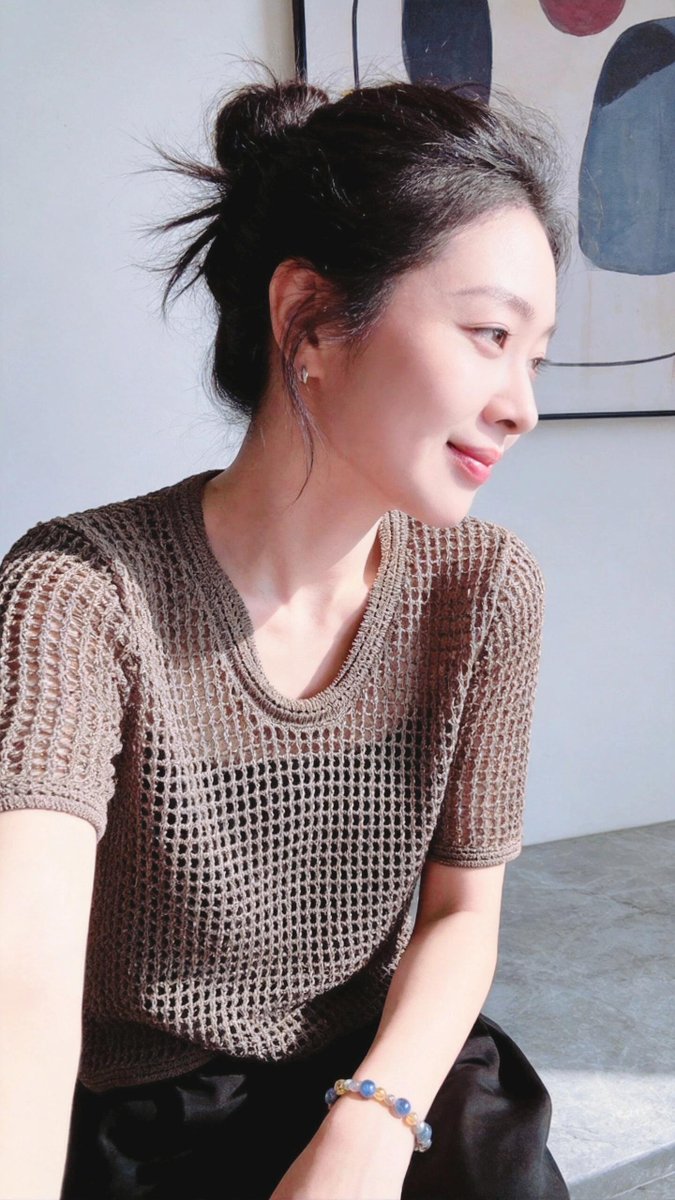 jubai289's tweet photo. 先说一下，以免大家误会。
本人工作生活都在天津，来这里只是想单纯分享生活、认识一些新朋友，没有别的目的。
至于线下见面，我没有设什么门槛，但也不会随便就约。比起外在条件，我更在意两个人聊不聊得来、相处是否舒服。感觉对了，见面自然水到渠成。
成年人交友，看缘分，不强求，也不将就 https://t.co/gB3X7bsGa3