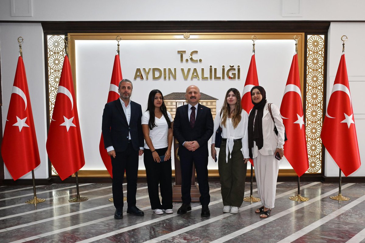 ayhanvarol41's tweet photo. Aydın Valimiz Sayın Dr. Osman Varol’u ailece ziyaret ederek hayırlı olsun dileklerimizi ilettik.
Başarılarıyla bizleri her zaman gururlandıran Sayın Valimize yeni görevinde gönülden başarılar diliyoruz.
@DrOsmanVarol @AydinValiligi https://t.co/BZuH5Ncmfo