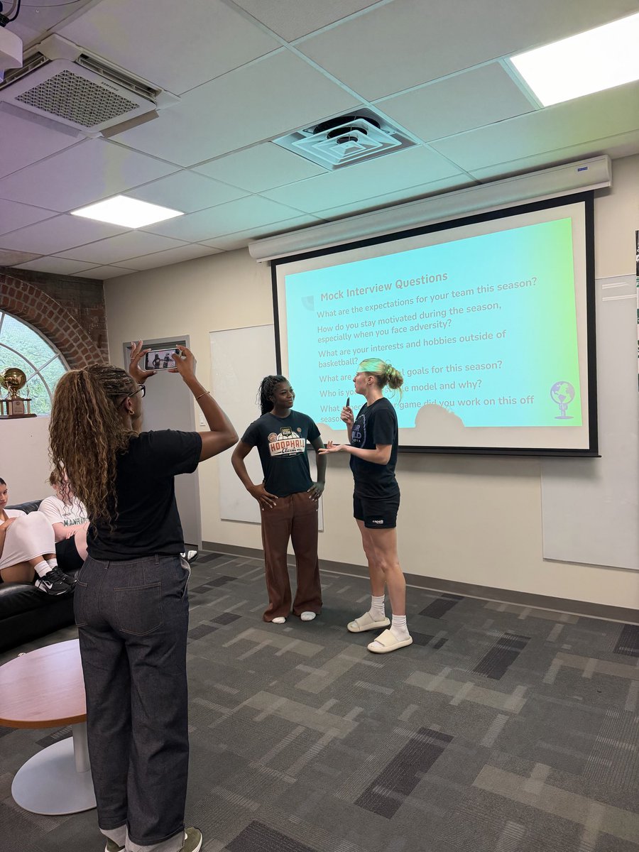 Manhattan_WBB's tweet photo. What an incredible morning with Your World Media π₯π€
Thank you for stopping by to work with our girls on the importance of media training, interview preparation, personal branding, and learning how to confidently represent themselves and our program!
#GoJaspers | #playGREEN π’βͺοΈ