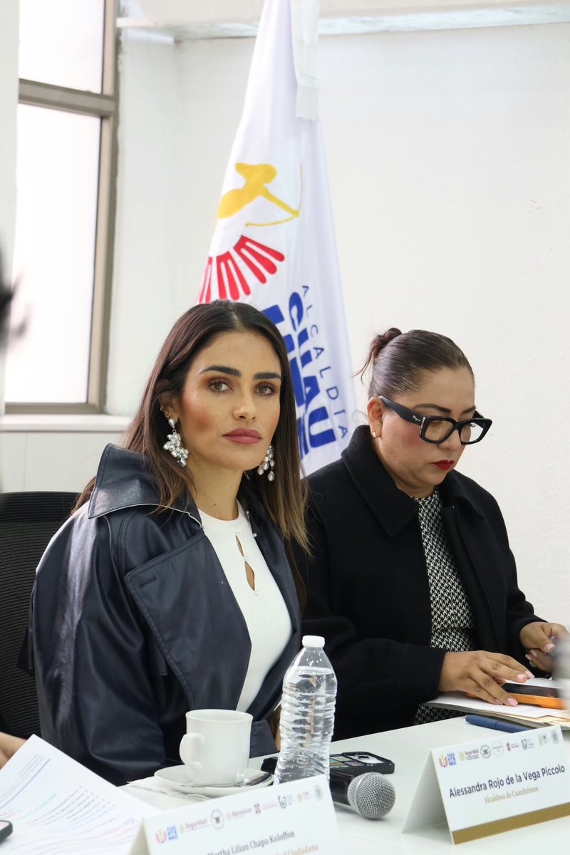 AlessandraRdlv's tweet photo. Este martes, en la Mesa de Construcción de Paz, seguimos coordinando esfuerzos, tomando decisiones y fortaleciendo la estrategia para cuidar cada calle de la Cuauhtémoc.

Aquí no bajamos la guardia: más coordinación, más presencia y más seguridad para nuestras vecinas y vecinos.
En Cuauhtémoc, la paz se construye todos los días.