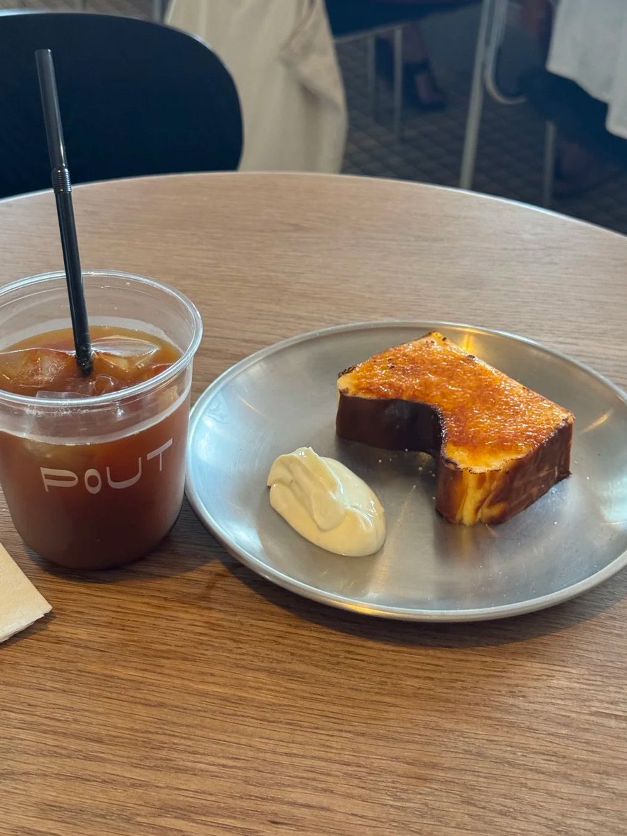 slowmotion_LLy's tweet photo. I'd gladly climb six flights of stairs for this sweet treat.🤞 https://t.co/9w4YNwDwXd