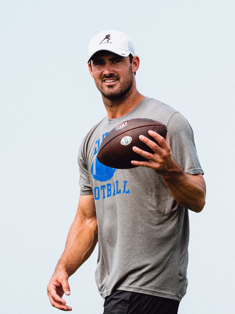 IMGAcademy's tweet photo. Putting in the work before the season begins. 🏈

@Colts quarterback @Daniel_Jones10 spent time training at IMG Academy, getting reps in and preparing for the NFL season ahead with his fellow teammates.

The work happens long before game day. https://t.co/9lgrOU50uG
