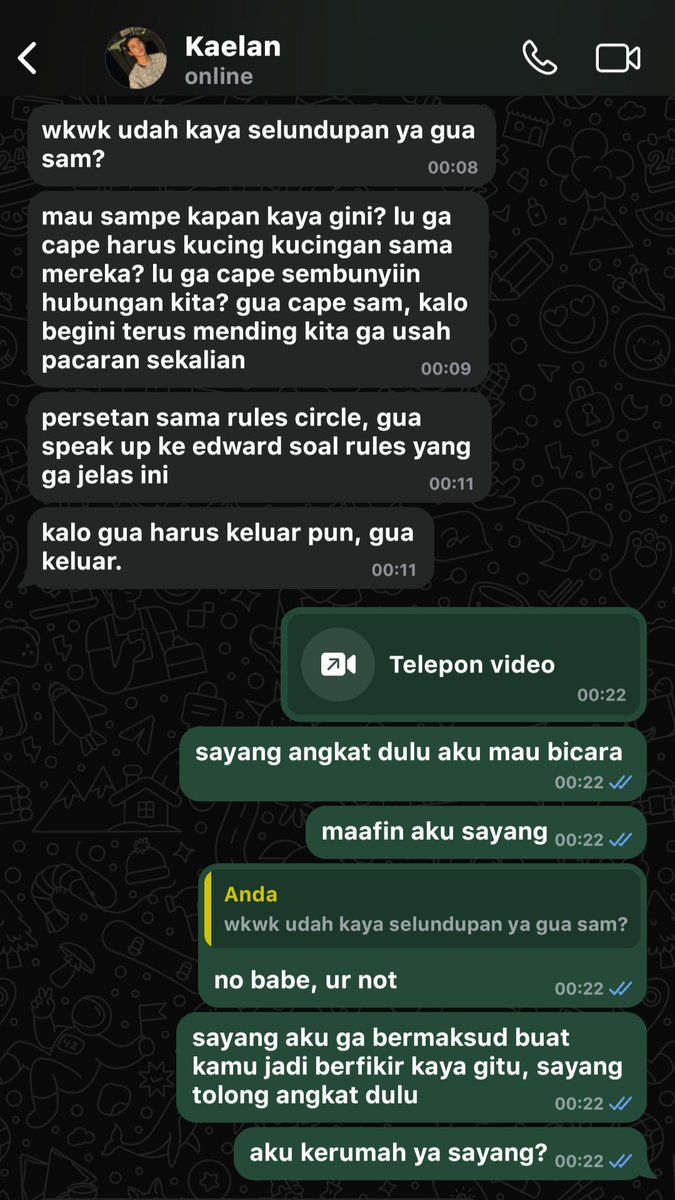 syeongnansasa's tweet photo. #HyeonKeon AU

— Out Of Sight —

Main belakang di circle yang homophobic itu kayak jalan di atas serpihan kaca. 

"Kita gak lagi sekadar main rahasia rahasiaan. Kita lagi taruhan nyawa di depan sekelompok orang yang gak bakal sudi maafin siapa kita sebenarnya." https://t.co/xwjVypS3oL