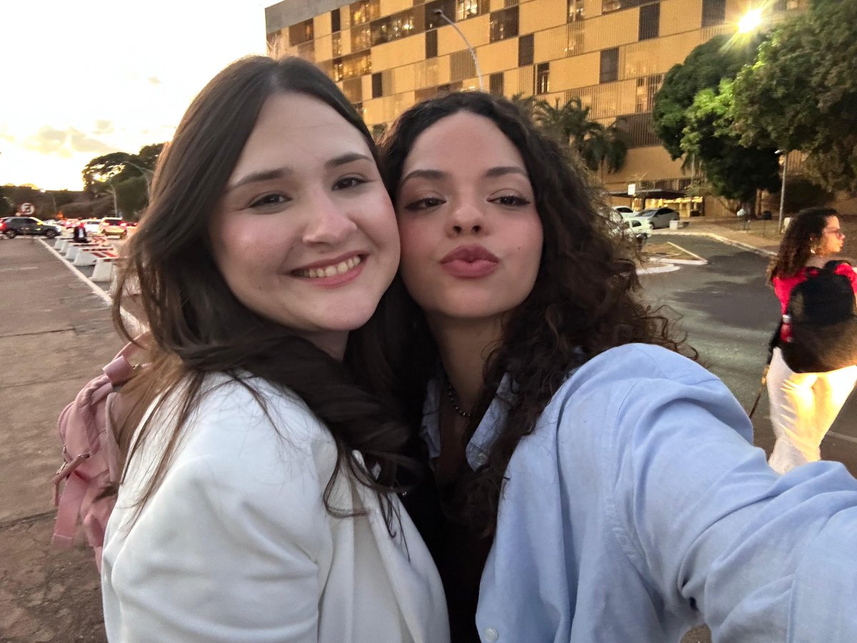 JBoficialBR's tweet photo. Queríamos deixar aqui alguns registros com nossos amigos de outros fandoms. Foi muito gratificante poder debater um assunto que temos em comum e compartilhar esse momento com pessoas tão queridas.

Foi muito bom encontrar vocês e esperamos nos rever em breve! https://t.co/a6eCLBx8pG